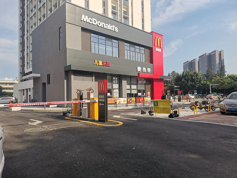 广州市番禺荔嘉公馆2进1出智能停车系统